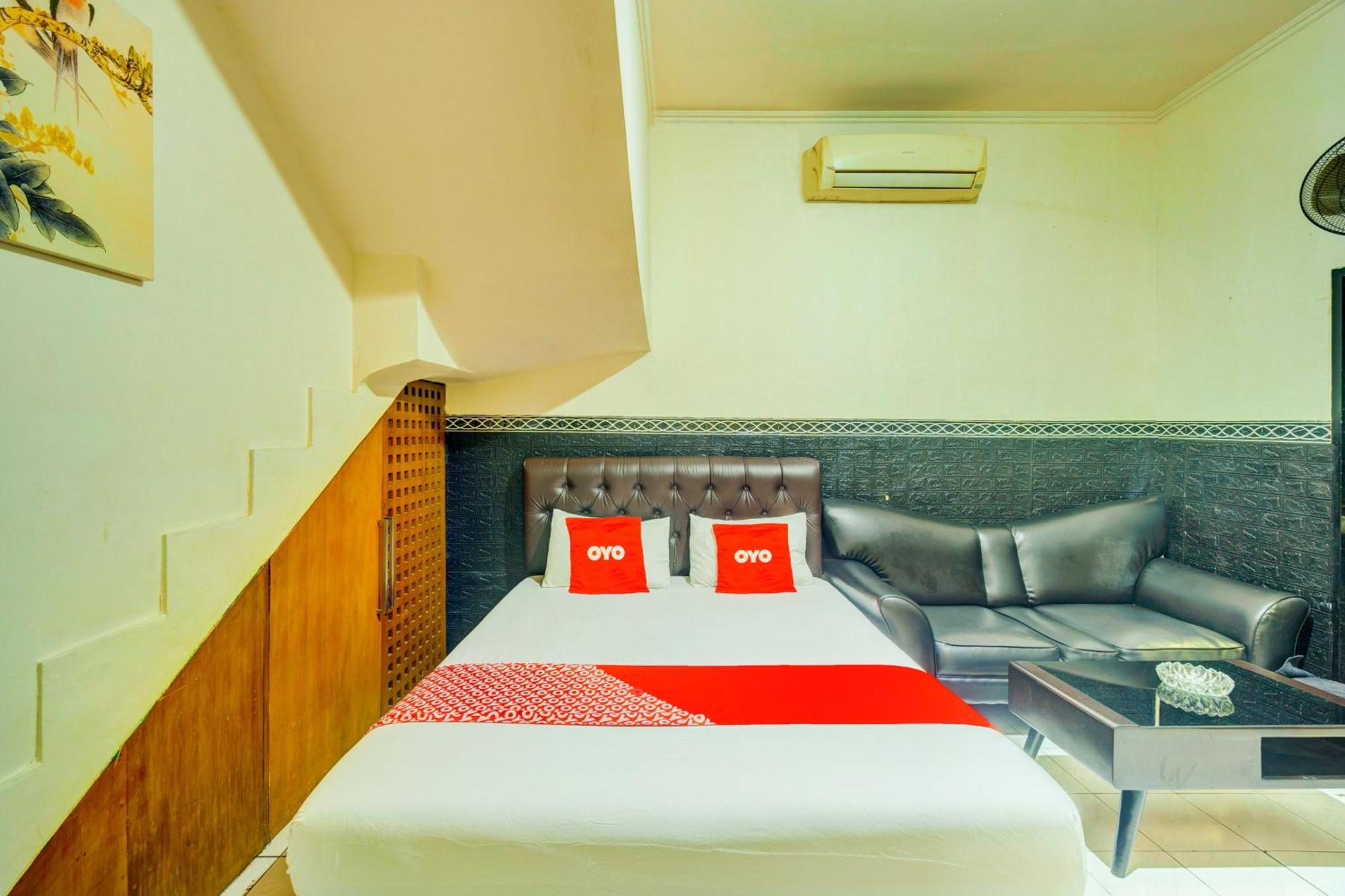 Oyo 93132 Modom Homestay Near Rs Islam Jakarta Pondok Kopi Exterior foto
