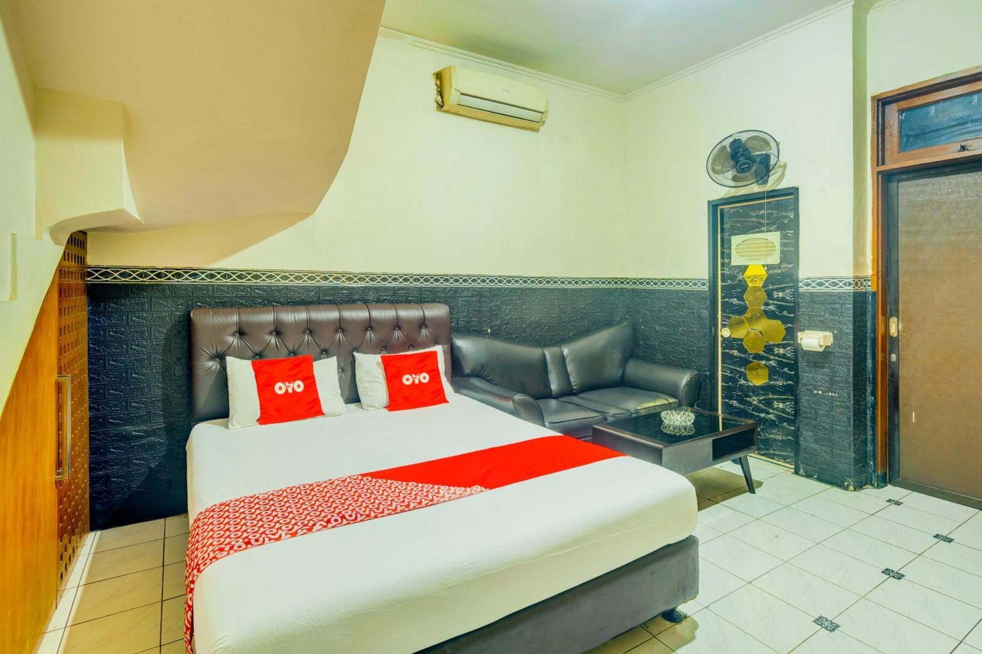 Oyo 93132 Modom Homestay Near Rs Islam Jakarta Pondok Kopi Exterior foto